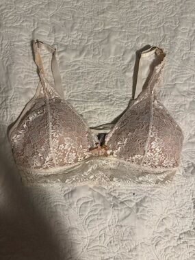 Daisy Fuentes Lace Wireless Bralette in Ivory and Nude